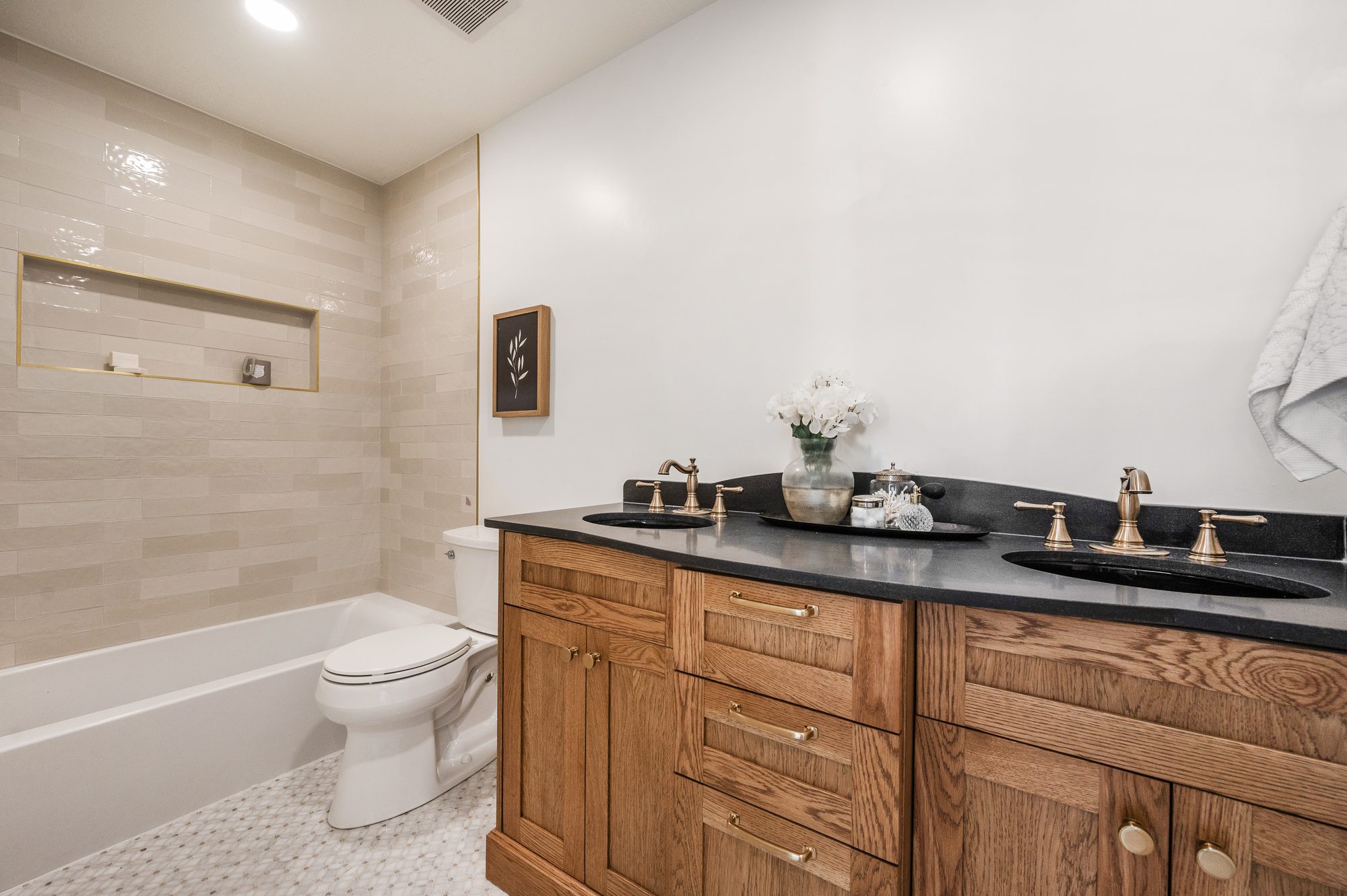 Sutton Residence, Citizen Builders